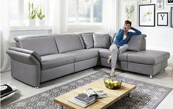 Europamöbel Bild mit Frau auf Sofa